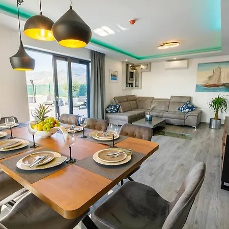 Casa vacanze Luxury Stocia With Swimming Pool, Sauna&jacuzzi In A Peaceful Location In Spalato