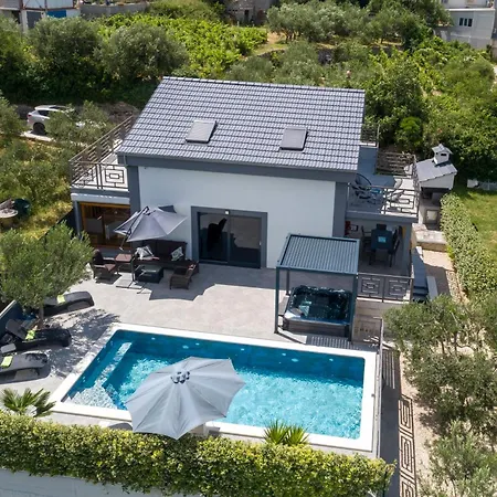 Luxury Stocia With Swimming Pool, Sauna&jacuzzi In A Peaceful Location In Spalato