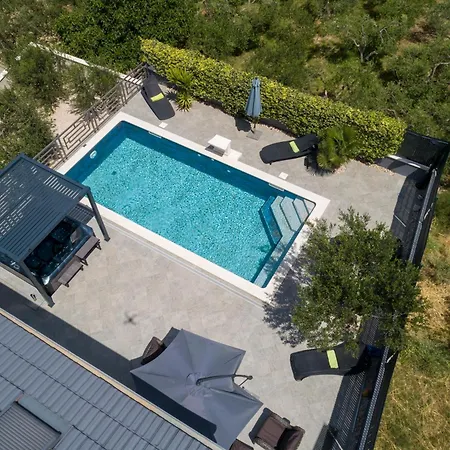 Luxury Stocia With Swimming Pool, Sauna&jacuzzi In A Peaceful Location In