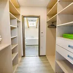 Luxury Stocia With Swimming Pool, Sauna And Jacuzzi In A Peaceful Location In * Σπλιτ