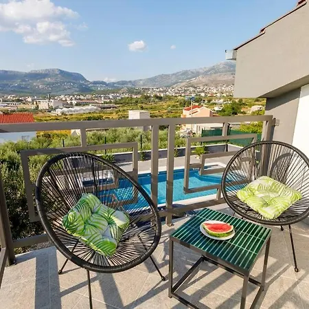 Luxury Stocia With Swimming Pool, Sauna And Jacuzzi In A Peaceful Location In 스플리트