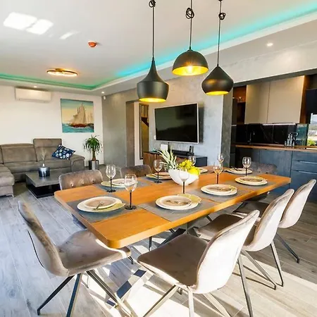 Luxury Stocia With Swimming Pool, Sauna And Jacuzzi In A Peaceful Location In 스플리트