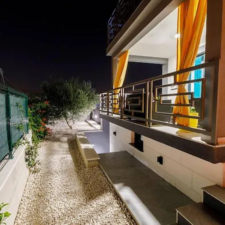 Feriehus Luxury Stocia With Swimming Pool, Sauna And Jacuzzi In A Peaceful Location In *