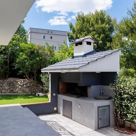 Vakantiehuis Luxury Stocia With Swimming Pool, Sauna And Jacuzzi In A Peaceful Location In