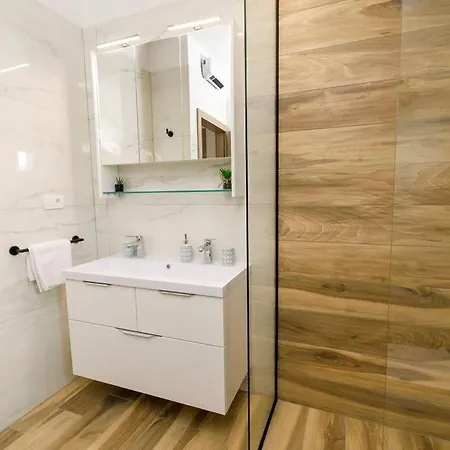 Luxury Stocia With Swimming Pool, Sauna And Jacuzzi In A Peaceful Location In * Spalato