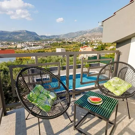 Luxury Stocia With Swimming Pool, Sauna And Jacuzzi In A Peaceful Location In Spalato