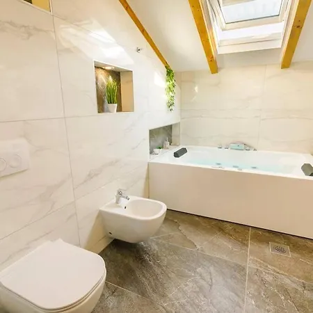 Luxury Stocia With Swimming Pool, Sauna And Jacuzzi In A Peaceful Location In Spalato