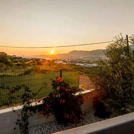 Luxury Stocia With Swimming Pool, Sauna And Jacuzzi In A Peaceful Location In Tatil Evi Split