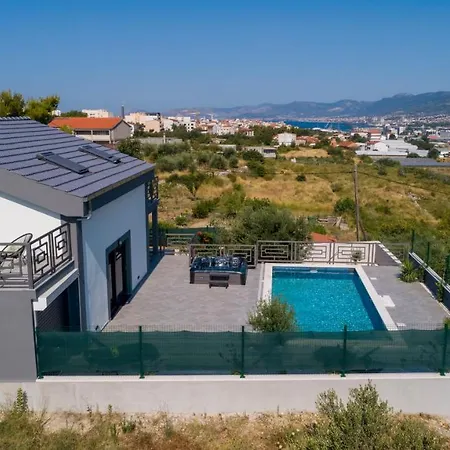 Luxury Stocia With Swimming Pool, Sauna And Jacuzzi In A Peaceful Location In Σπίτι διακοπών