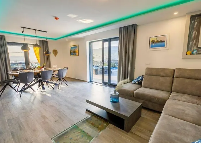 Luxury Stocia With Swimming Pool, Sauna And Jacuzzi In A Peaceful Location In بيت للعطل *