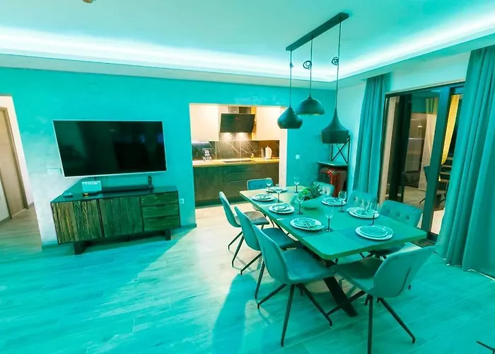 Luxury Stocia With Swimming Pool, Sauna And Jacuzzi In A Peaceful Location In بيت للعطل