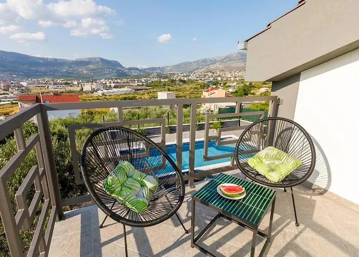 Luxury Stocia With Swimming Pool, Sauna And Jacuzzi In A Peaceful Location In سبليت