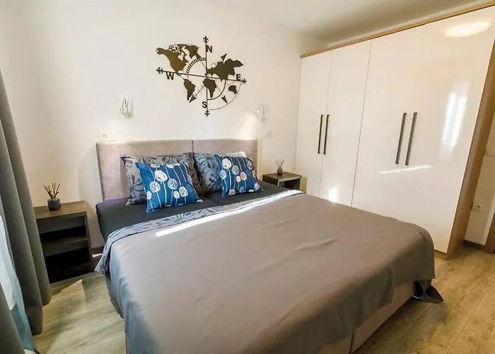Luxury Stocia With Swimming Pool, Sauna And Jacuzzi In A Peaceful Location In * سبليت