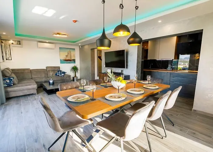 Luxury Stocia With Swimming Pool, Sauna And Jacuzzi In A Peaceful Location In سبليت