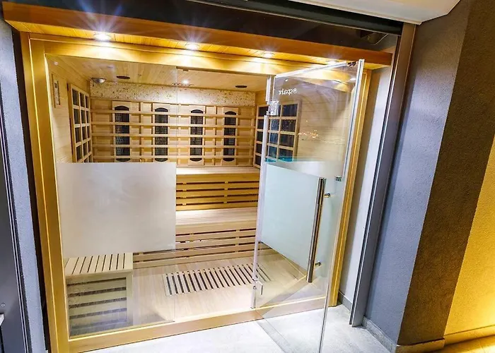 Luxury Stocia With Swimming Pool, Sauna And Jacuzzi In A Peaceful Location In بيت للعطل سبليت