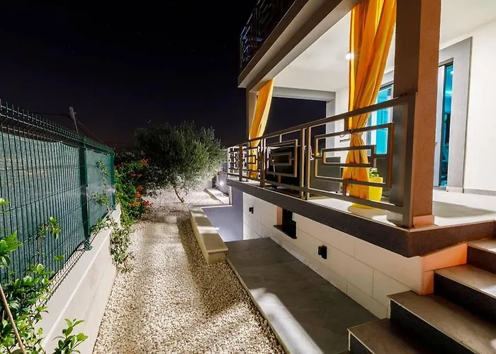 بيت للعطل Luxury Stocia With Swimming Pool, Sauna And Jacuzzi In A Peaceful Location In *