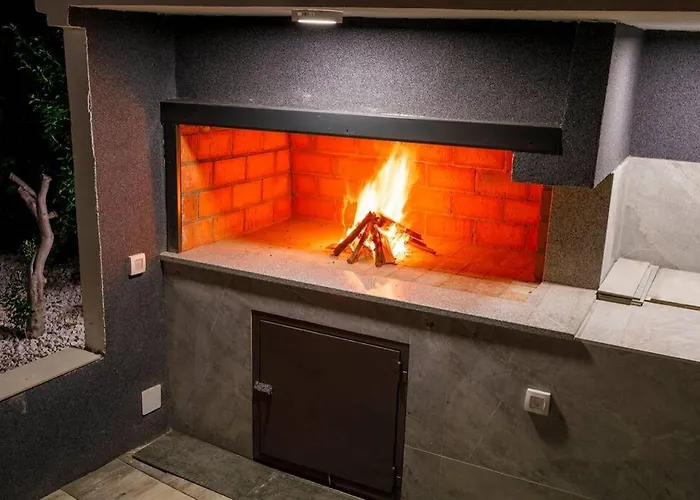 Luxury Stocia With Swimming Pool, Sauna And Jacuzzi In A Peaceful Location In سبليت