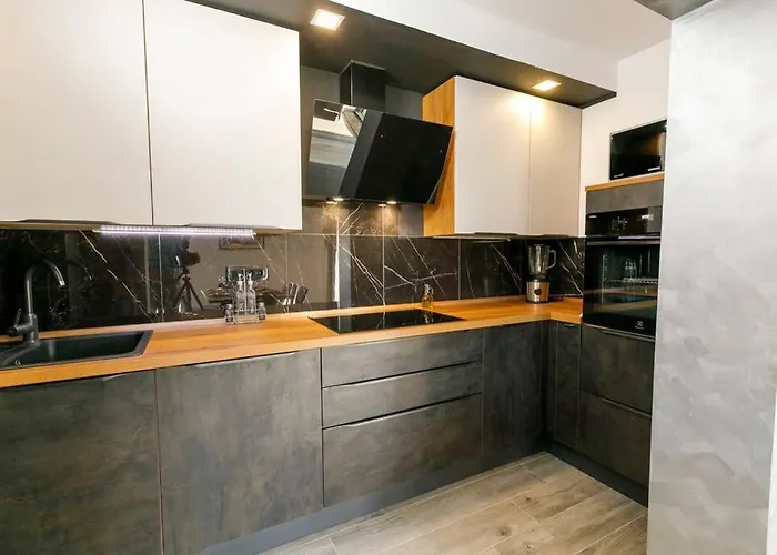 Luxury Stocia With Swimming Pool, Sauna And Jacuzzi In A Peaceful Location In بيت للعطل *