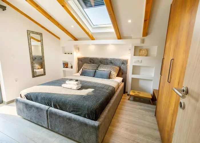 Luxury Stocia With Swimming Pool, Sauna And Jacuzzi In A Peaceful Location In Σπίτι διακοπών