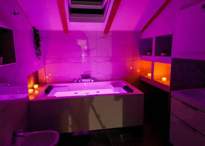 بيت للعطل Luxury Stocia With Swimming Pool, Sauna And Jacuzzi In A Peaceful Location In