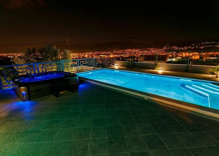 Luxury Stocia With Swimming Pool, Sauna And Jacuzzi In A Peaceful Location In * سبليت