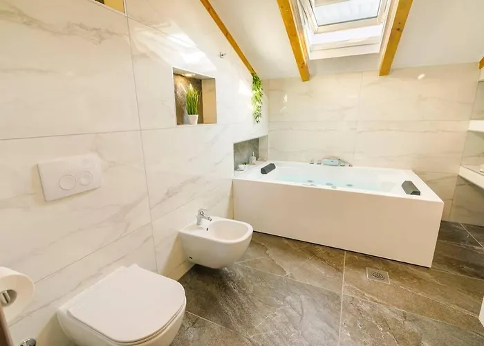 Luxury Stocia With Swimming Pool, Sauna And Jacuzzi In A Peaceful Location In سبليت