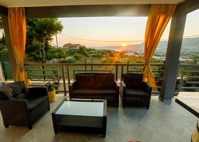 Luxury Stocia With Swimming Pool, Sauna And Jacuzzi In A Peaceful Location In بيت للعطل *