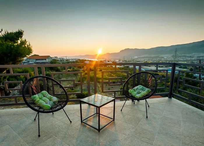 Luxury Stocia With Swimming Pool, Sauna And Jacuzzi In A Peaceful Location In بيت للعطل