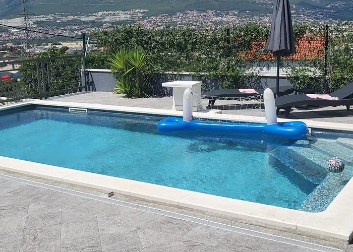 Luxury Stocia With Swimming Pool, Sauna And Jacuzzi In A Peaceful Location In * سبليت