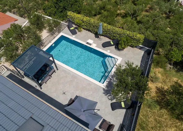 Luxury Stocia With Swimming Pool, Sauna And Jacuzzi In A Peaceful Location In