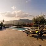 Luxury Stocia With Swimming Pool, Sauna And Jacuzzi In A Peaceful Location In 別荘 *