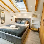 Luxury Stocia With Swimming Pool, Sauna And Jacuzzi In A Peaceful Location In 別荘
