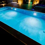 Luxury Stocia With Swimming Pool, Sauna And Jacuzzi In A Peaceful Location In 別荘 スプリト
