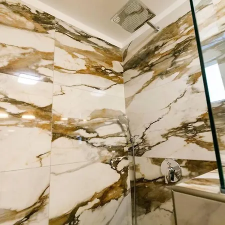 בית נופש Luxury Stocia With Swimming Pool, Sauna And Jacuzzi In A Peaceful Location In ספליט