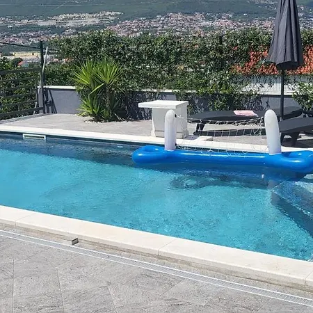 Luxury Stocia With Swimming Pool, Sauna And Jacuzzi In A Peaceful Location In * ספליט